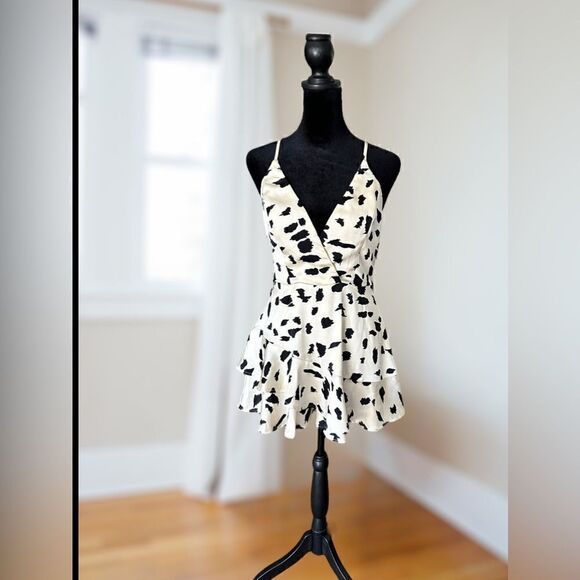 Vici Luxxel Play Dress Romper Size M - Picture 3 of 15